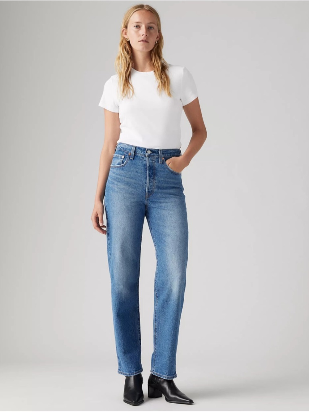 Levi’s Ribcage Straight Ankle in Medium Blue